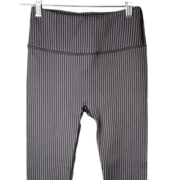 Fabletics Leggings Womens Size M Purple Gray Mid Rise Full Compression Athleisur - Picture 3 of 7